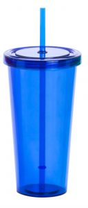 Barevný, plastový kelímek na pití s brčkem, 750 ml.