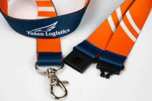 Reklamní lanyard s logem značky určené pro marketingové akce